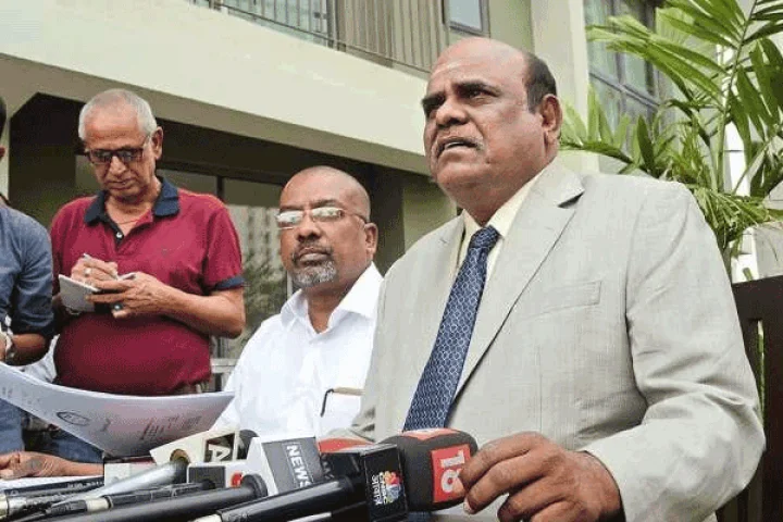 நீதிபதி கர்ணன் சரண் அடைகிறாரா? உறவினர் நெருக்கடியால் முடிவு