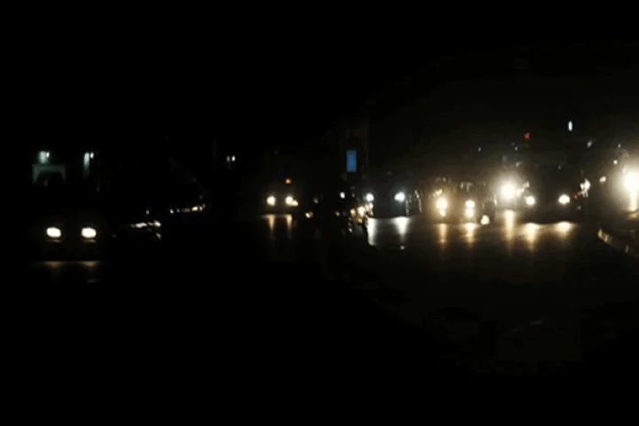 மீண்டும் இருளில் மூழ்கிய சென்னை!