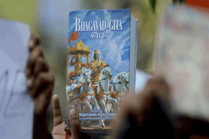 அனைத்து பள்ளிகளிலும் 'பகவத் கீதை' கட்டாயம்! நாடாளுமன்றத்தில் மசோதா தாக்கல்