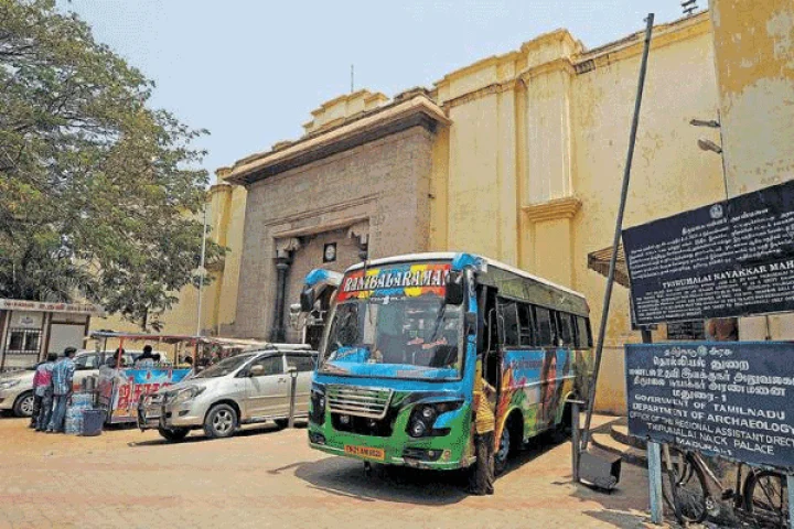 கலை நயத்தை இழக்கிறது நாயக்கர் மஹால்: மதுரை மக்கள் சோகம்