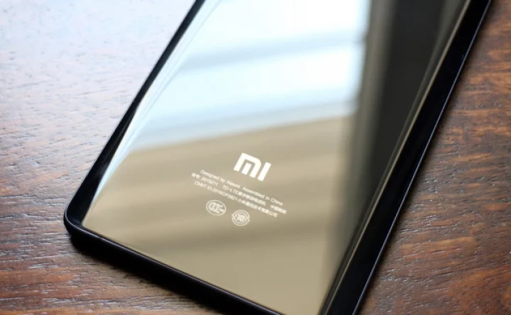 ஆஃப்லைனில் 12 மணி நேரத்தில் 5 கோடி ரூபாய் சம்பாதித்த சியோமி!!