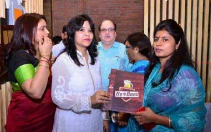 பீர் கடையை திறந்து வைத்த பெண் அமைச்சர்