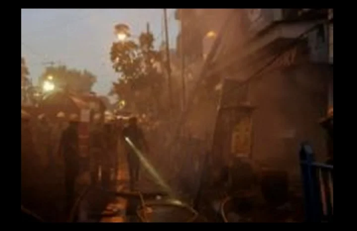 சென்னை சில்க்ஸ் தீ விபத்து; கட்டிடத்தின் ஒரு பகுதி இடிந்தது