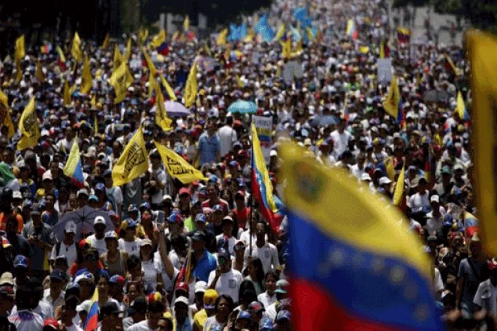 வெனிசுலாவில் 2 மாதங்களாக தொடரும் போராட்டம். 60 பேர் பலி, 3000 பேர் கைது