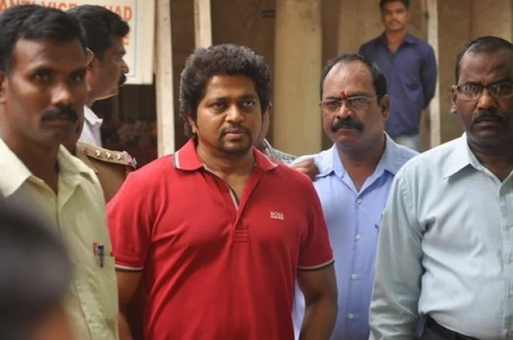 சசிகலா உறவினர் பாஸ்கரன் மீது புகார் - ரூ.7 கோடி மோசடி