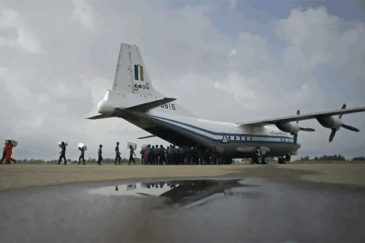 வங்கக்கடலில் மாயமான விமானத்தின் பாகங்கள் கண்டுபிடிப்பு. 116 பேர்களின் கதி என்ன?