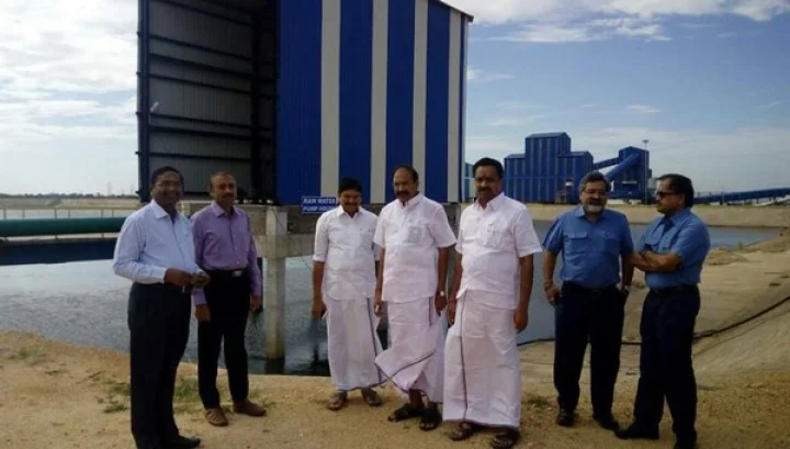 அதிமுக கட்சியில் பிளவை ஏற்படுத்தும் அமைச்சர்கள் -  எடப்பாடி  பதவிக்கு ஆபத்து?