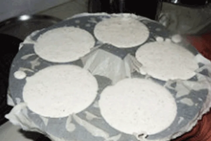 பிளாஸ்டிக் அரிசி, சர்க்கரையை அடுத்து பிளாஸ்டிக் இட்லி? சென்னையில் அதிர்ச்சி