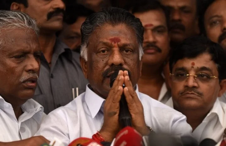 உத்தரபிரதேசத்தில் அதிமுக கிளை தொடங்கிய ஓபிஎஸ்