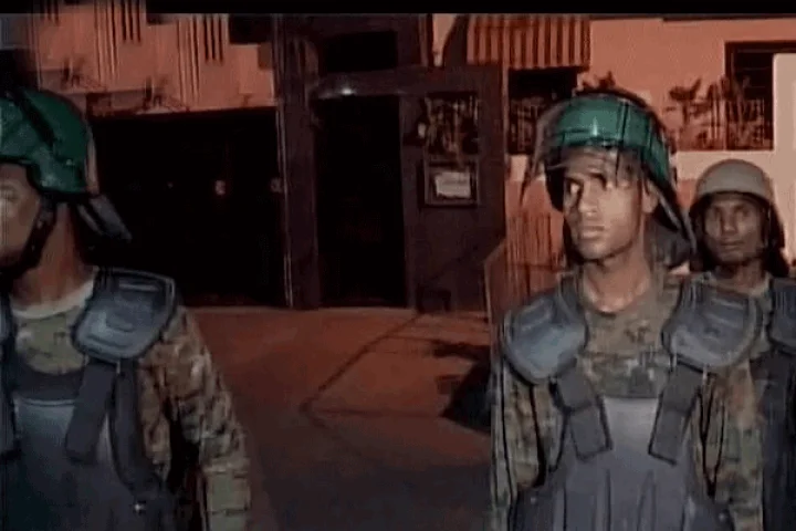 கிரிக்கெட் ரசிகர்கள் ஆவேசம் எதிரொலி: தோனி, விராட் வீட்டிற்கு பாதுகாப்பு