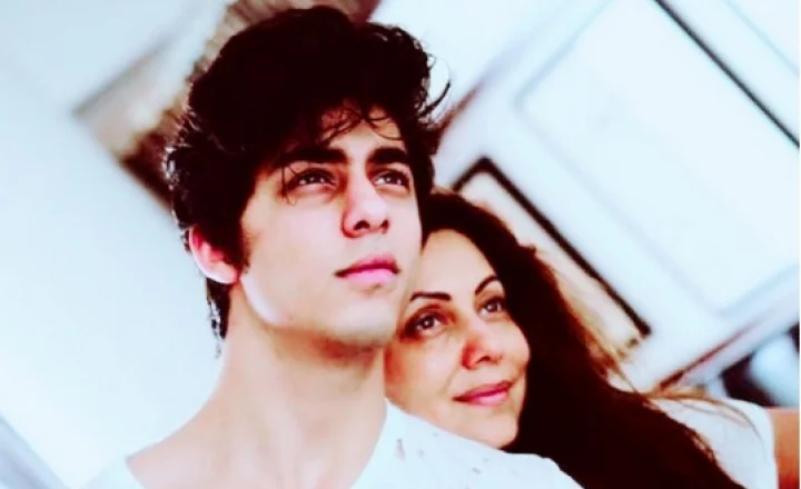 எந்த பெண்ணையாவது முத்தமிட்டால் உதட்டை கிழித்துவிடுவேன்: மகனை எச்சரித்த ஷாருக்கான்