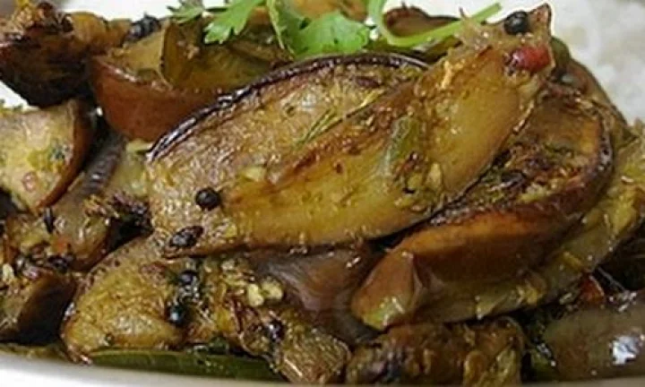 அசத்தும் சுவை கொண்ட மிளகு கத்தரிக்காய் பிரட்டல்...