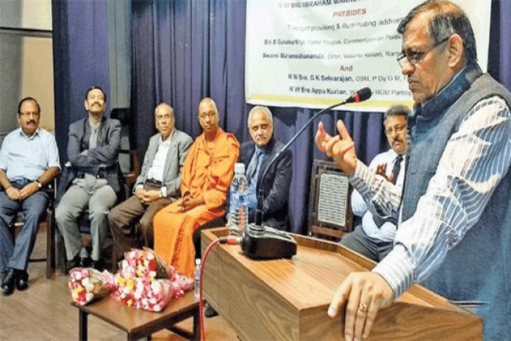 தீபா அரசியலுக்கு வராமல் இருந்தால் அவருக்கும் நல்லது, அரசியலுக்கும் நல்லது. குருமூர்த்தி