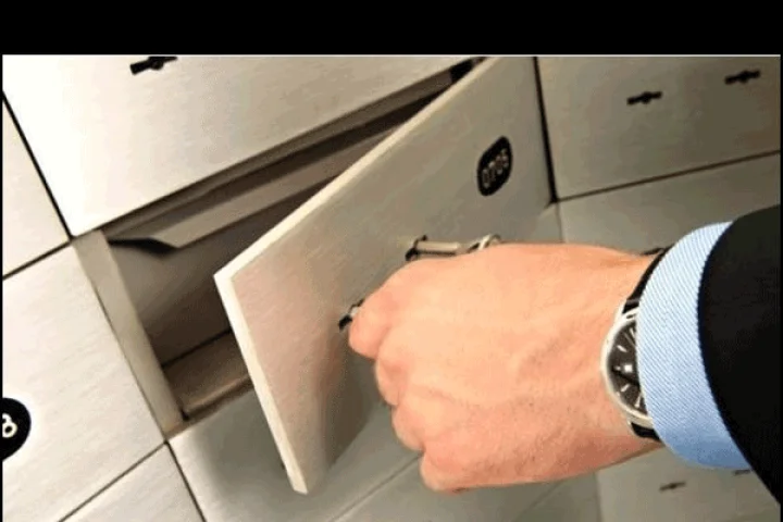 லாக்கரில் வைக்கும் நகைகள் தொலைந்தால் வங்கி பொறுப்பேற்காது. ரிசர்வ் வங்கி