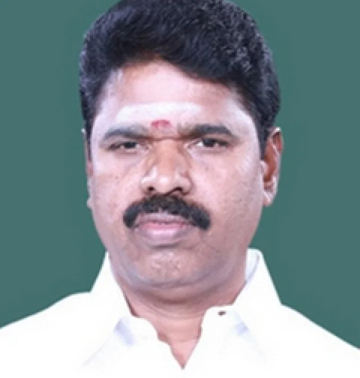 சசிகலா, தினகரனுக்கு எதிராக பேசியதால் அதிமுக எம்பிக்கு செருப்படி, கொலை மிரட்டல்!