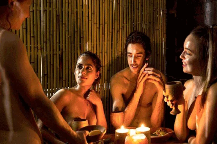 ஸ்பெயின் நாட்டில் நிர்வாண உணவகம்: காதலர்கள் குஷி