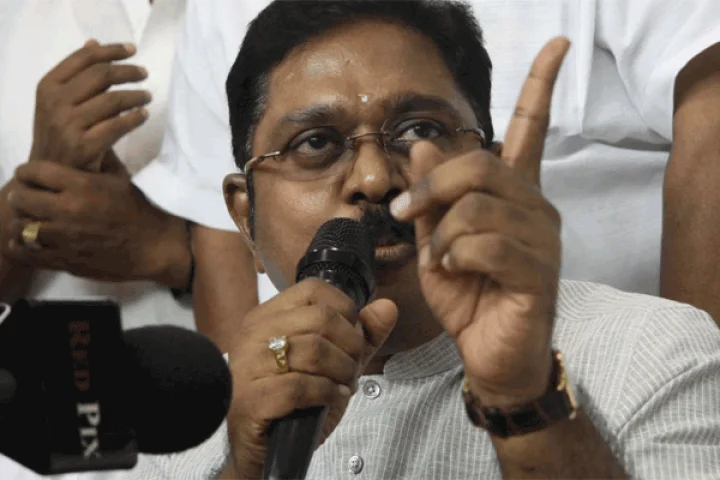 மூன்று அணிகளும் இணைகிறதா? அதிமுகவில் பரபரப்பு