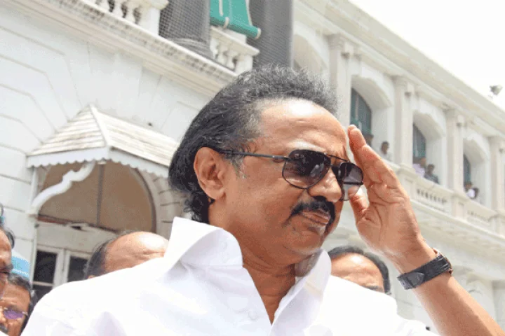 சபைக்கு வெளியே உள்ள வீரம் உள்ளே இல்லாதது ஏன்? ஸ்டாலினுக்கு கேள்வி