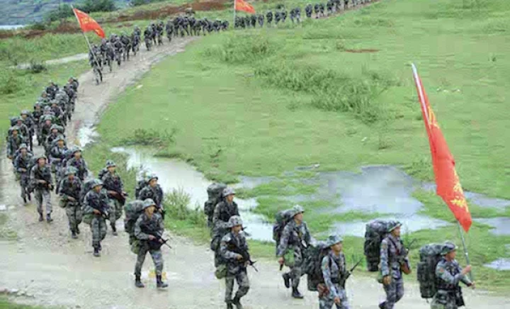 கனரக போர் ஆயுதங்களுடன் இந்திய எல்லையை நோக்கி சீனா!!