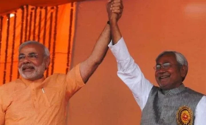 வியூகத்தில் வெற்றி பெற்ற மகிழ்ச்சியில் பாஜக: சாய்ந்தது பீகாரின் மெகா கூட்டணி!!