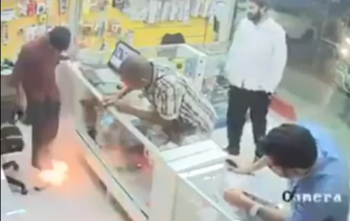 தீ பிடித்து எரிந்த ரெட்மி நோட் 4: வைரல் வீடியோ!!