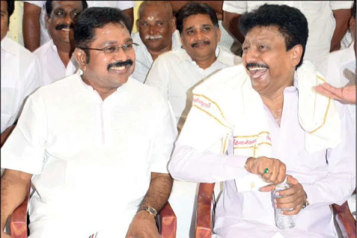 ஆகஸ்ட் 5ல் கட்சியை கைப்பற்றுகிறாரா தினகரன்?