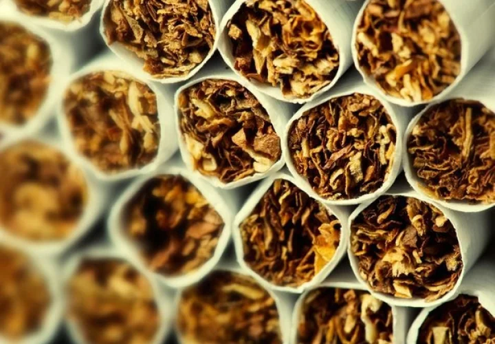 வெப்பத்தை குறைக்க சிகரெட் துண்டுகளில் அமைக்கப்படும் சாலை!!