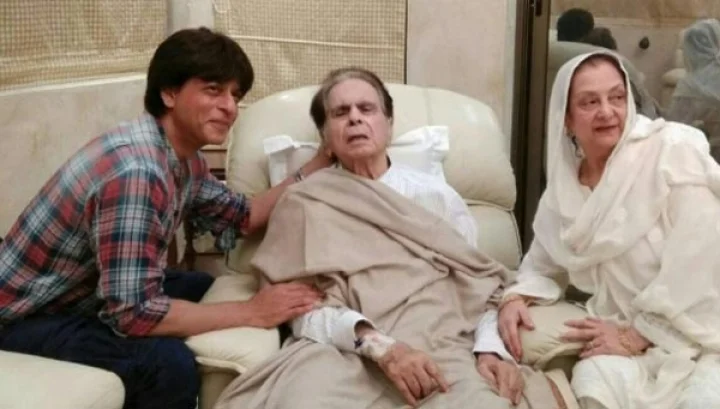 திலீப் குமாரை நலம் விசாரித்த ஷாருக் கான்