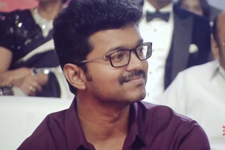 விமர்சனம் பண்றவங்களை மறந்துருங்க: விஜய்