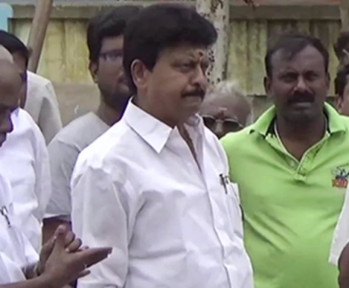 8 அமைச்சர்கள், 60 எம்எல்ஏக்கள்: அடேங்கப்பா அளந்துவிடும் திவாகரன்!
