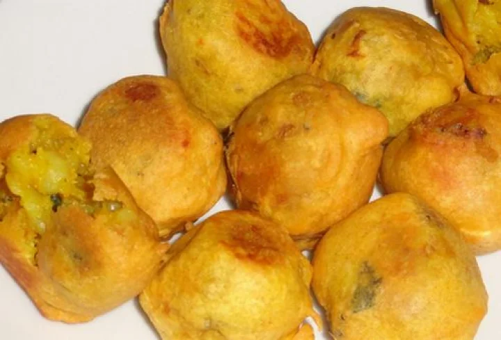 சுவையான உருளைக்கிழங்கு போண்டா செய்ய...