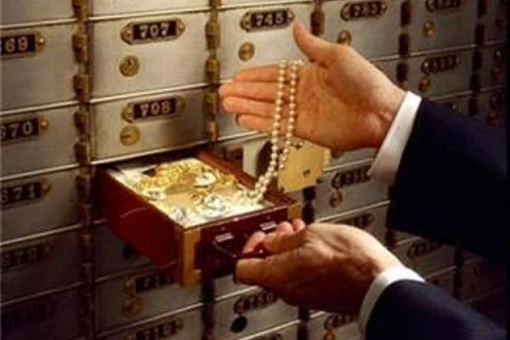 வங்கி லாக்கர்கள் பாதுகாப்பானதா?? இல்லையெனில் என்ன செய்ய வேண்டும்!!