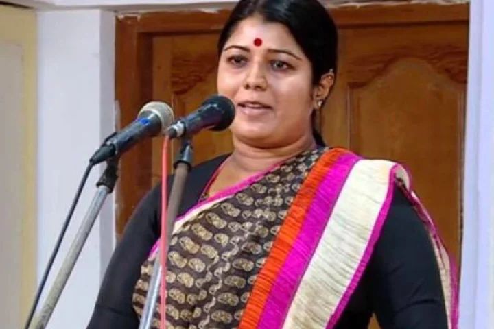 நீட் தேர்வுக்கு எதிராக போராடும் சசிகலா உறவினர்