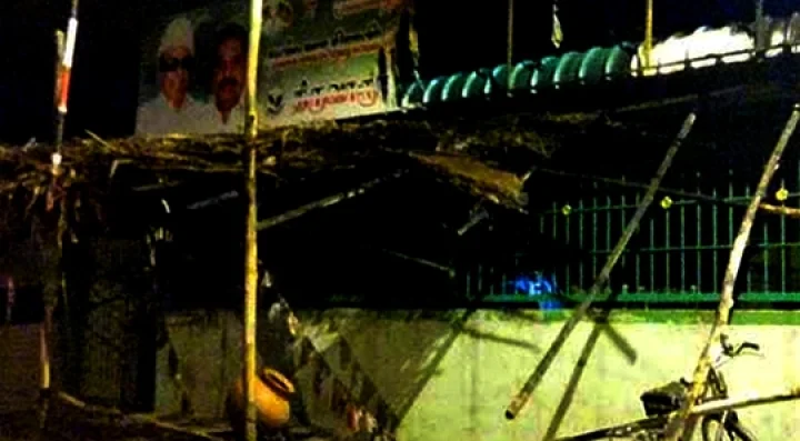 அதிமுக அலுவலகத்திற்கு தீ வைப்பு; பாதுகாப்புக்கு போலீஸ் குவிப்பு