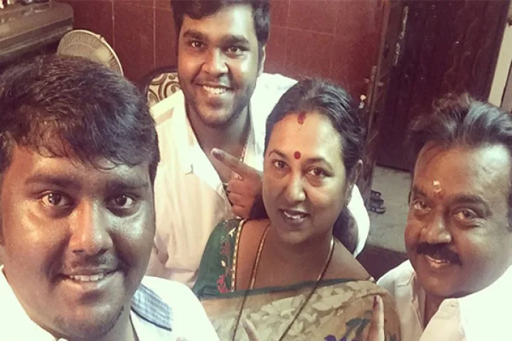 ஒரு மகன் சினிமாவுக்கு, ஒரு மகன் அரசியலுக்கு: விஜயகாந்தின் அதிரடி முடிவு