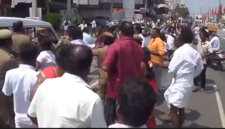 கரூரில் பா.ஜ.க - வி.சி.க கடும் மோதல் - அதிர்ச்சி வீடியோ