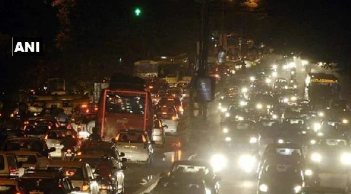 சென்னையில் நள்ளிரவு 2 மணி வரை கனமழை நீடிக்கும் : வானிலை ஆய்வு மையம்