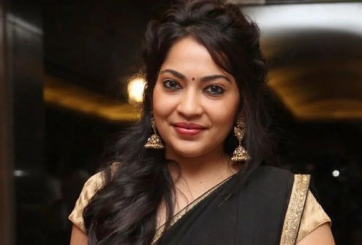 டிவி தொகுப்பாளினி