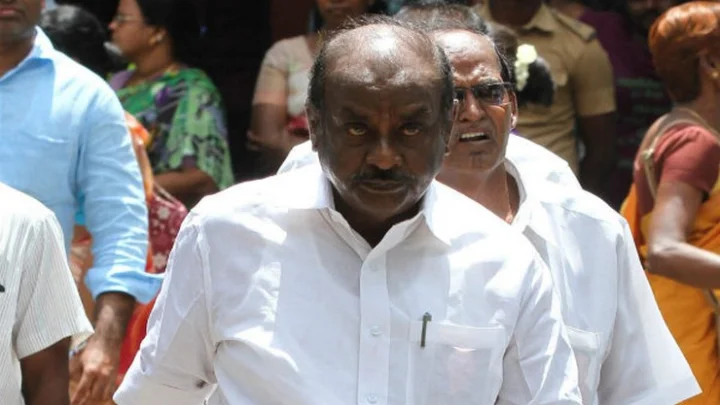 வாயை மூடுங்கள் ; மைத்ரேயன் கூறியது உண்மைதான் - நத்தம் விஸ்வநாதன் விளாசல்