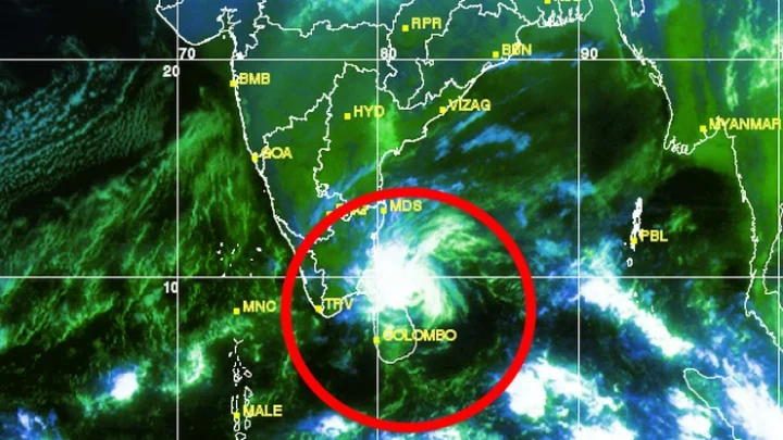 இலங்கையை தாக்கிய புயல் ; 4 பேர் பலி ; 23 பேரை காணவில்லை