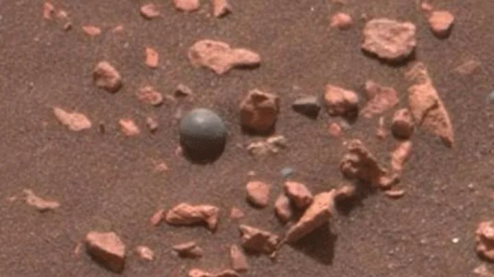 செவ்வாய் கிரகத்தில் இந்த பந்து எப்படி வந்தது? புரியாத புதிரில் விஞ்ஞானிகள்