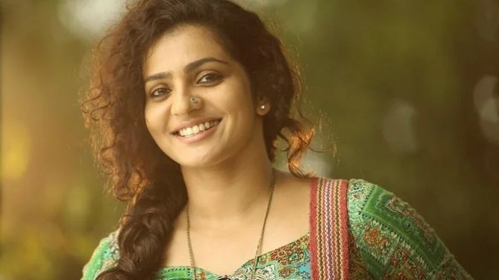 நடிகை பார்வதி 