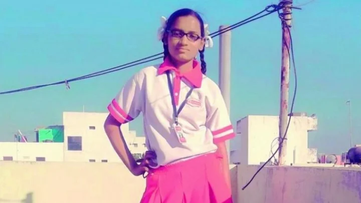 அவமானம் தாங்காமல் தூக்கில் தொங்கிய மாணவி!