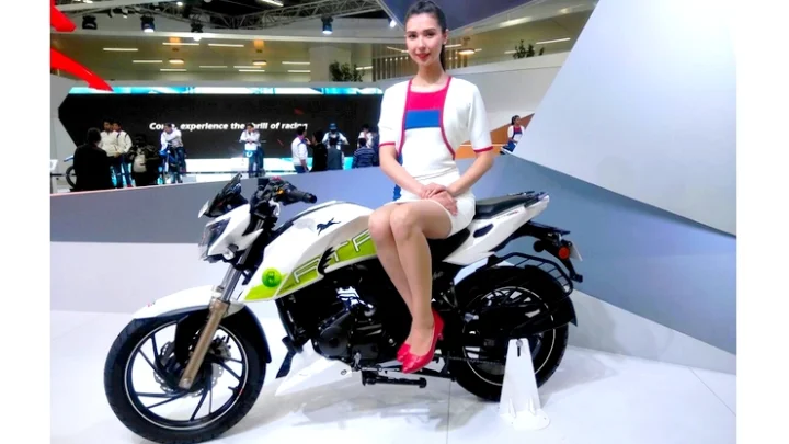 CH3CH2OH பைக்கை காட்சிப்படுத்திய டிவிஎஸ்