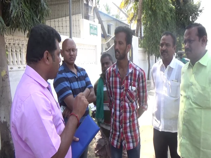 பாரபட்சம் காட்டும் எம்.ஆர்.விஜயபாஸ்கர் - முற்றுகையிட்ட பொதுமக்கள்