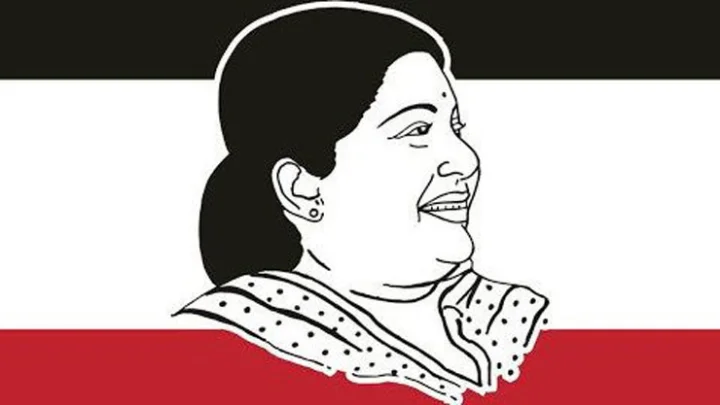 தினகரனின் “அம்மா மக்கள் முன்னேற்ற கழகத்தின் கொடியில் அம்மா