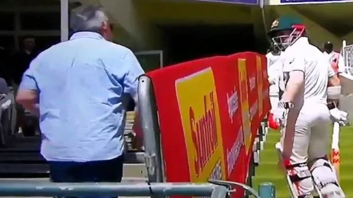 ரசிகருடன் தகராறில் ஈடுபட்ட வார்னர்: வைரல் வீடியோ