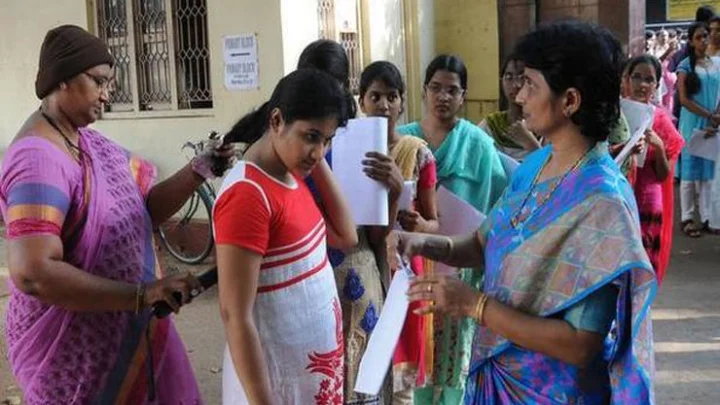 நீட் தோ்வு | ஆடை கட்டுப்பாடு | Tamil news | NEET exam | NEET dress code | NEET 2018 | NEET | cbse
