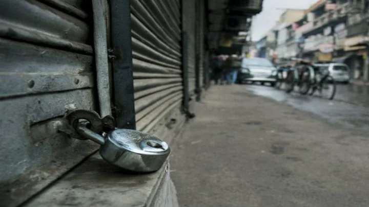 தமிழகம் முழுவதும் முழு அடைப்பு போராட்டம் - எல்லையில் கேரள பேருந்துகள் நிறுத்தம்