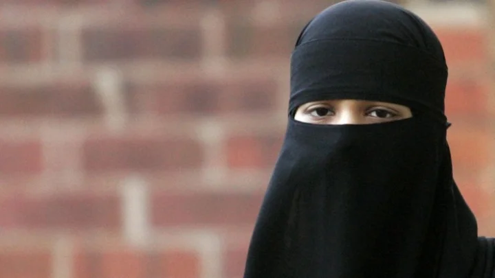 இனி முகத்தை மறைக்க பர்தா அணியக்கூடாதாம்... மீறினால் தண்டனை!